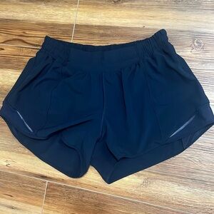 Lululemon Hotty Hot Low-Rise Lined Short 4”